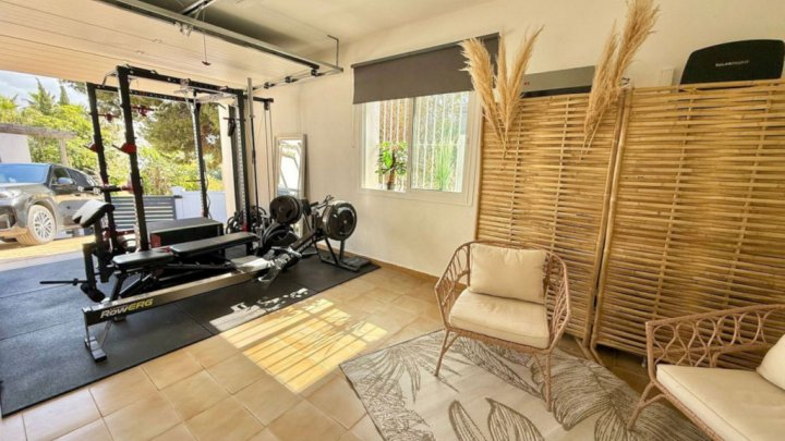 Luxury holiday home for sale on the Costa del Sol near Marbella with private pool and sea views