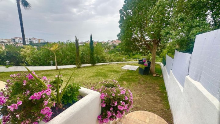 Luxuriöses Ferienhaus an der Costa del Sol bei Marbella mit privatem Pool und Meerblick zu verkaufen
