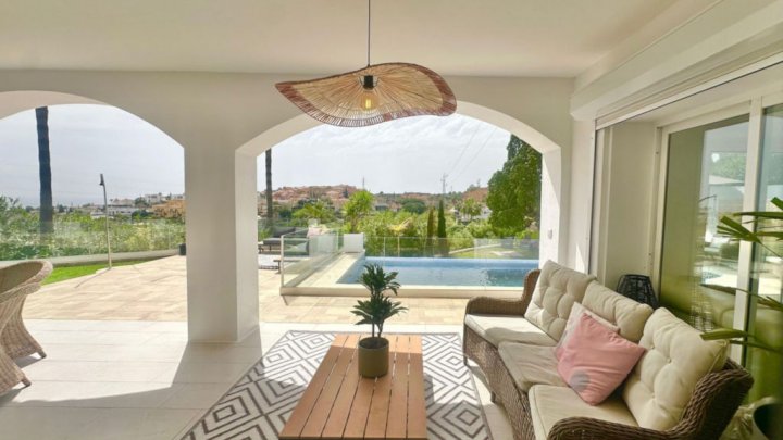 Luxuriöses Ferienhaus an der Costa del Sol bei Marbella mit privatem Pool und Meerblick zu verkaufen