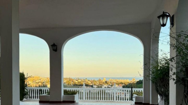 Exclusiva villa con vistas al mar en Campo Mijas cerca de Marbella – lujo y privacidad