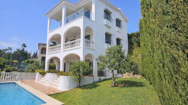Exclusiva villa con vistas al mar en Campo Mijas cerca de Marbella – lujo y privacidad