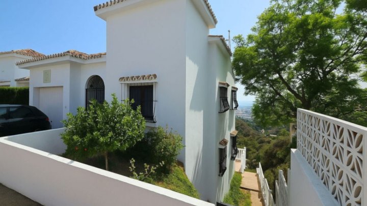 Exclusiva villa con vistas al mar en Campo Mijas cerca de Marbella – lujo y privacidad