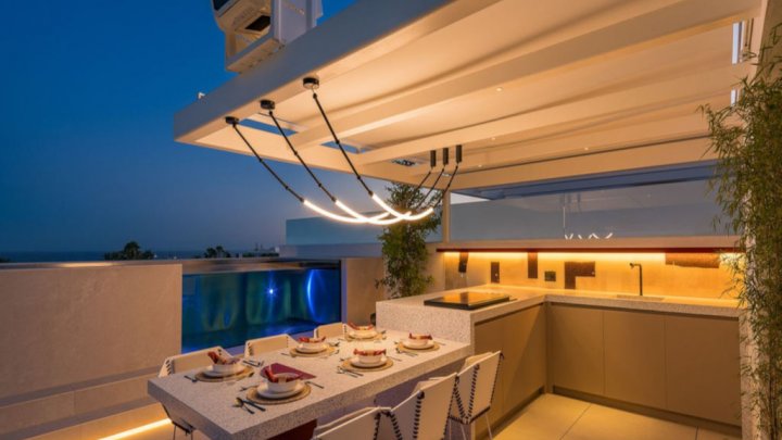 Villa de luxe neuve à Marbella, Costa del Sol, avec vue sur la mer et prestations haut de gamme