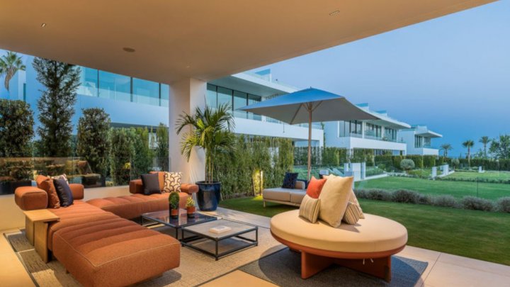 Villa de luxe neuve à Marbella, Costa del Sol, avec vue sur la mer et prestations haut de gamme