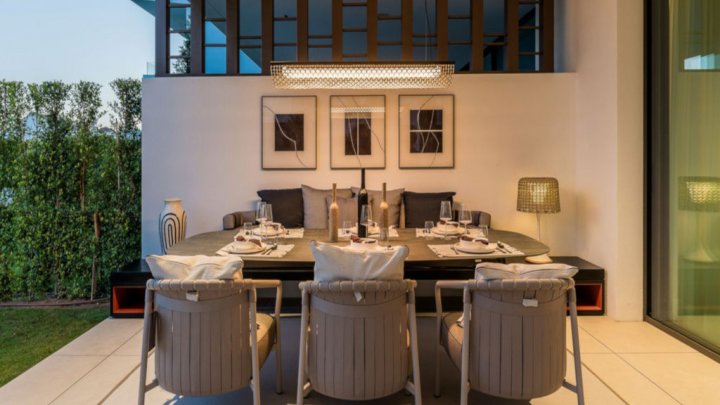 Villa de luxe neuve à Marbella, Costa del Sol, avec vue sur la mer et prestations haut de gamme
