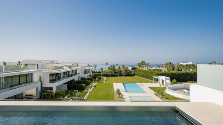 Villa de luxe neuve à Marbella, Costa del Sol, avec vue sur la mer et prestations haut de gamme