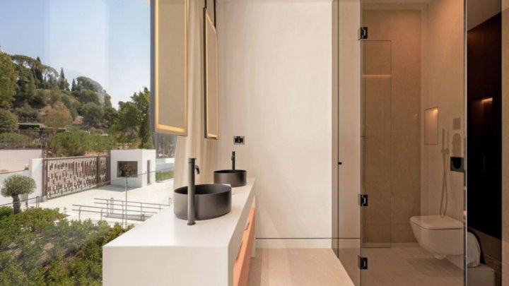 Villa de luxe neuve à Marbella, Costa del Sol, avec vue sur la mer et prestations haut de gamme