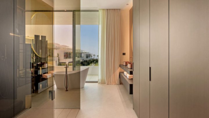 Villa de luxe neuve à Marbella, Costa del Sol, avec vue sur la mer et prestations haut de gamme