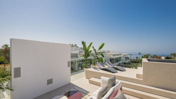 Villa de luxe neuve à Marbella, Costa del Sol, avec vue sur la mer et prestations haut de gamme