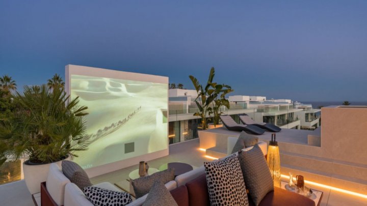 Villa de luxe neuve à Marbella, Costa del Sol, avec vue sur la mer et prestations haut de gamme