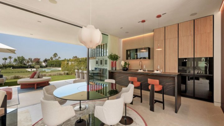 Villa de luxe neuve à Marbella, Costa del Sol, avec vue sur la mer et prestations haut de gamme