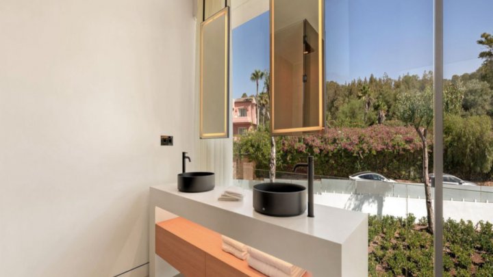 Villa de luxe neuve à Marbella, Costa del Sol, avec vue sur la mer et prestations haut de gamme