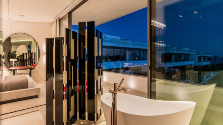 Villa de luxe neuve à Marbella, Costa del Sol, avec vue sur la mer et prestations haut de gamme