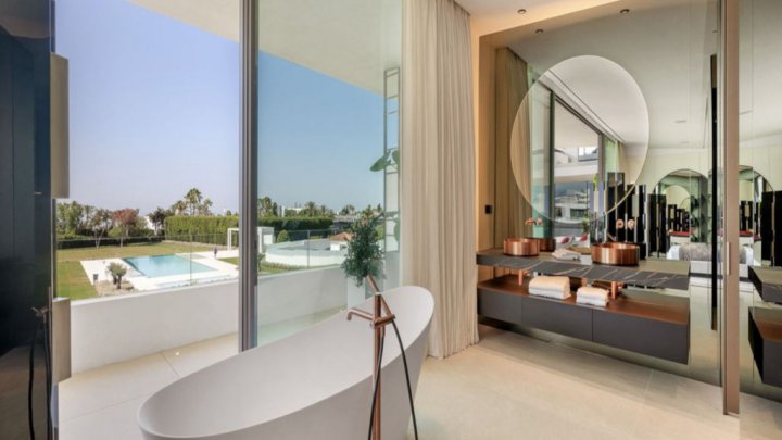Villa de luxe neuve à Marbella, Costa del Sol, avec vue sur la mer et prestations haut de gamme