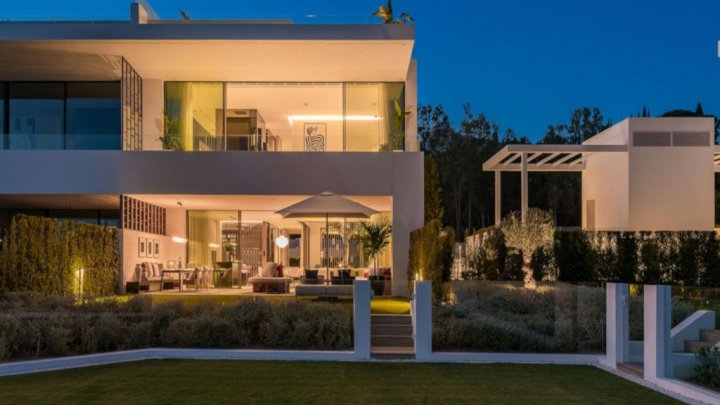 Villa de luxe neuve à Marbella, Costa del Sol, avec vue sur la mer et prestations haut de gamme