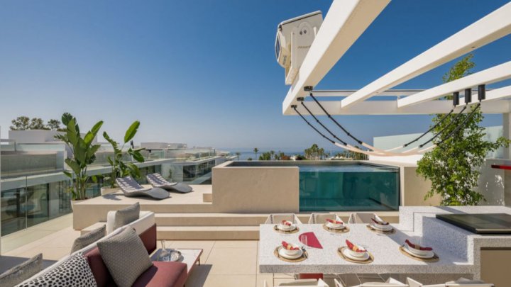 Villa de luxe neuve à Marbella, Costa del Sol, avec vue sur la mer et prestations haut de gamme