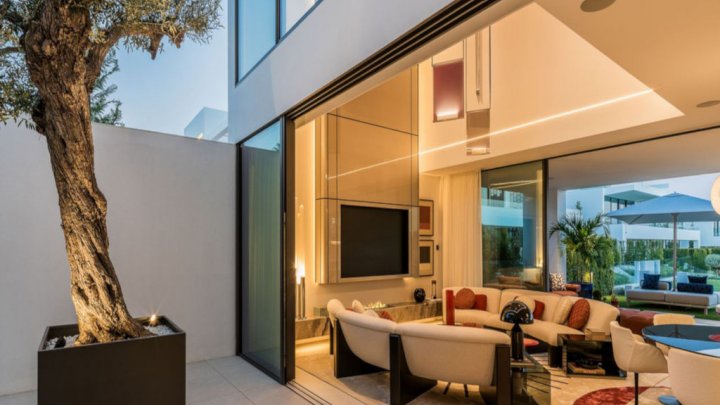 Villa de luxe neuve à Marbella, Costa del Sol, avec vue sur la mer et prestations haut de gamme