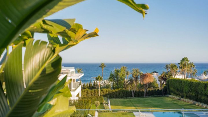 Villa de luxe neuve à Marbella, Costa del Sol, avec vue sur la mer et prestations haut de gamme
