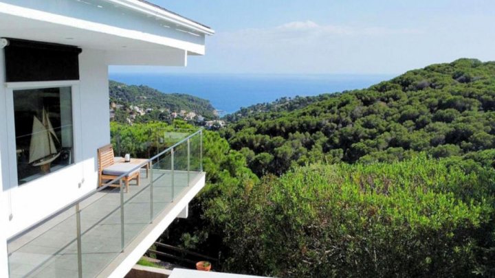 Maison à vendre à Lloret de Mar – Villa avec piscine à Roca Grossa-Serra Brava, Costa Brava