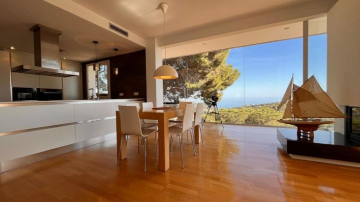 Maison à vendre à Lloret de Mar – Villa avec piscine à Roca Grossa-Serra Brava, Costa Brava
