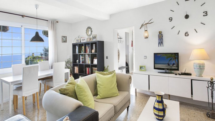 Ferienhaus in Lloret de Mar kaufen – Villa mit Pool, Meerblick und 2 Apartments