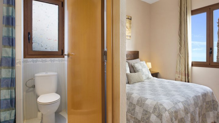 Ferienhaus in Lloret de Mar kaufen – Villa mit Pool, Meerblick und 2 Apartments