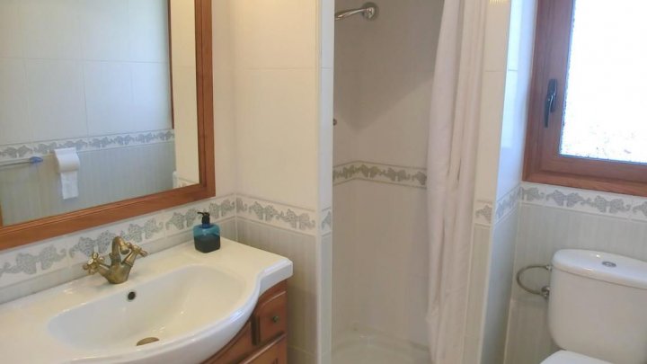 Ferienhaus in Lloret de Mar kaufen – Villa mit Pool, Meerblick und 2 Apartments