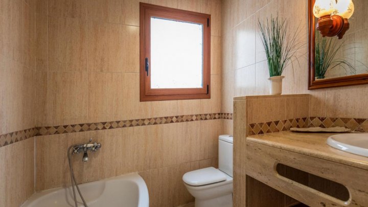 Ferienhaus in Lloret de Mar kaufen – Villa mit Pool, Meerblick und 2 Apartments