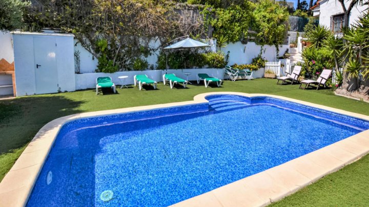 Ferienhaus in Lloret de Mar kaufen – Villa mit Pool, Meerblick und 2 Apartments