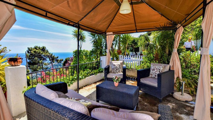 Ferienhaus in Lloret de Mar kaufen – Villa mit Pool, Meerblick und 2 Apartments