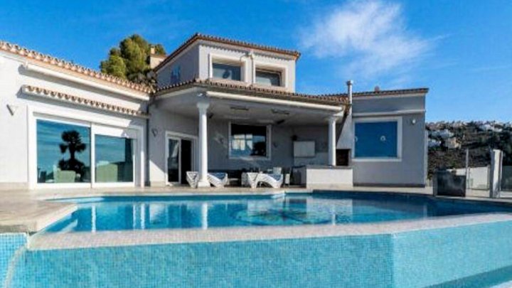 Luxusimmobilie Moraira an der Costa Blanca – Villa mit Infinity-Pool und Panoramameerblick