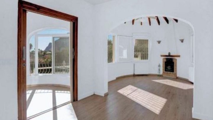 Villa in Calpe kaufen – Mediterranes Haus mit Pool in der begehrten Urbanisation Ortenbach zum attraktiven Preis