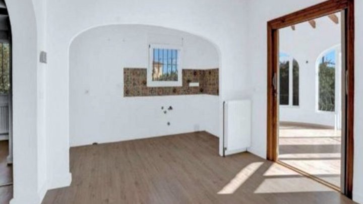 Villa in Calpe kaufen – Mediterranes Haus mit Pool in der begehrten Urbanisation Ortenbach zum attraktiven Preis