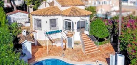 Villa mit Pool in Calpe – Mediterranes Wohnen am Mittelmeer
