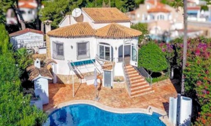 Villa in Calpe kaufen – Mediterranes Haus mit Pool in der begehrten Urbanisation Ortenbach zum attraktiven Preis