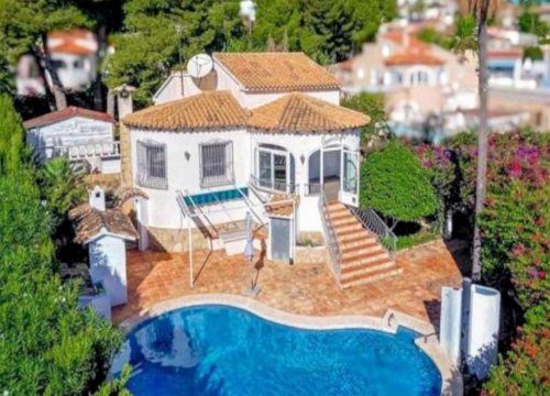 Villa mit Pool in Calpe – Mediterranes Wohnen am Mittelmeer