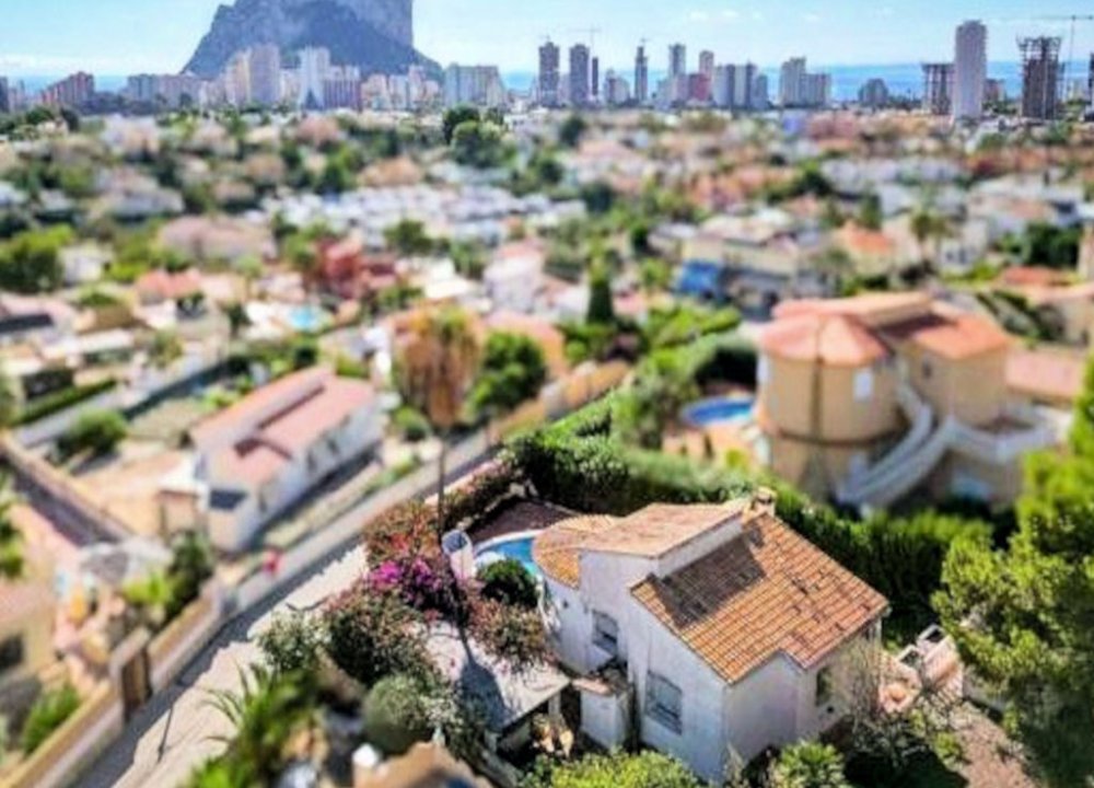 Villa mit Pool in Calpe – Mediterranes Wohnen am Mittelmeer