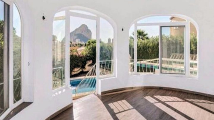 Villa in Calpe kaufen – Mediterranes Haus mit Pool in der begehrten Urbanisation Ortenbach zum attraktiven Preis