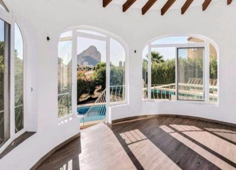 Villa mit Pool in Calpe – Mediterranes Wohnen am Mittelmeer