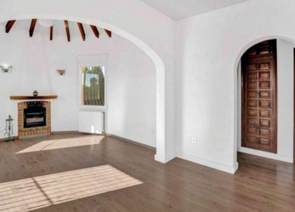 Villa mit Pool in Calpe – Mediterranes Wohnen am Mittelmeer