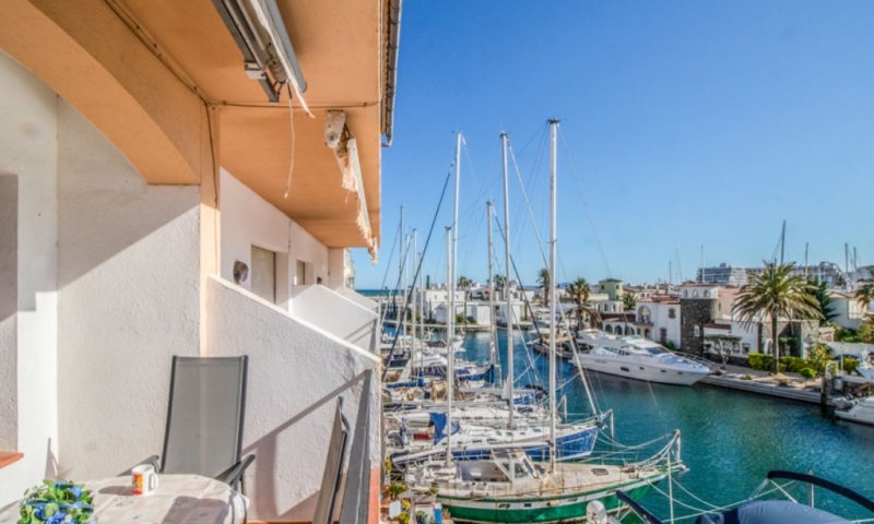 Apartamento con vistas panorámicas en una ubicación privilegiada de Empuriabrava, junto al Mediterráneo