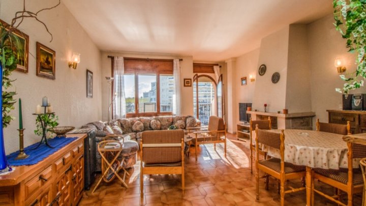 Apartamento con vistas panorámicas en una ubicación privilegiada de Empuriabrava, junto al Mediterráneo