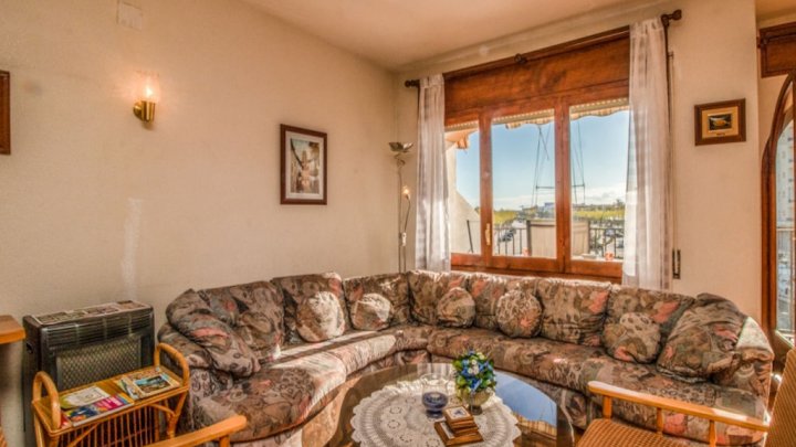 Apartamento con vistas panorámicas en una ubicación privilegiada de Empuriabrava, junto al Mediterráneo