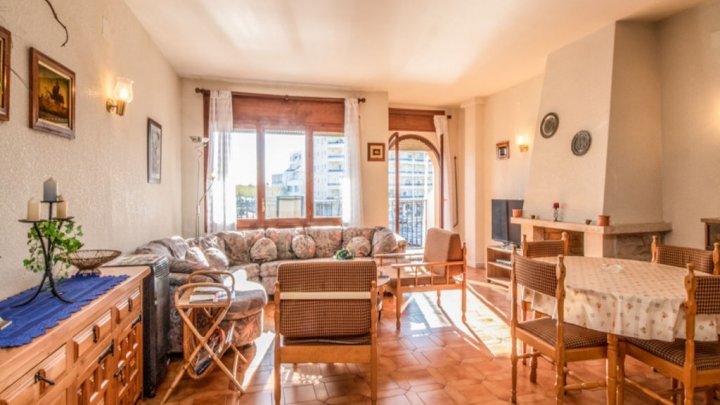 Apartamento con vistas panorámicas en una ubicación privilegiada de Empuriabrava, junto al Mediterráneo