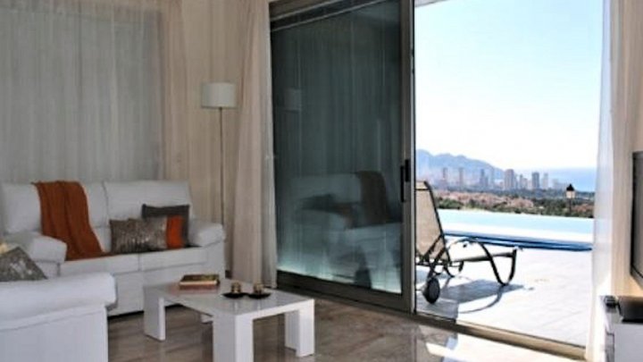 Exklusive Luxusvilla mit Meerblick und Privatpool bei Benidorm – Traumimmobilie an der Costa Blanca zu verkaufen