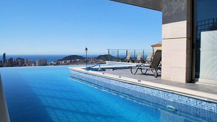 Exklusive Luxusvilla mit Meerblick und Privatpool bei Benidorm – Traumimmobilie an der Costa Blanca zu verkaufen