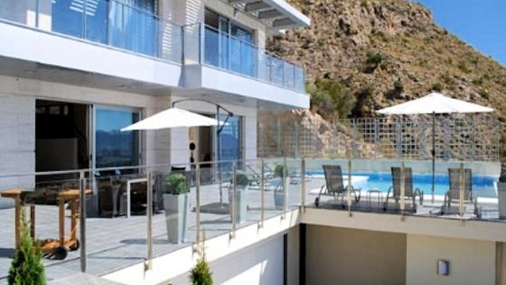 Exklusive Luxusvilla mit Meerblick und Privatpool bei Benidorm – Traumimmobilie an der Costa Blanca zu verkaufen