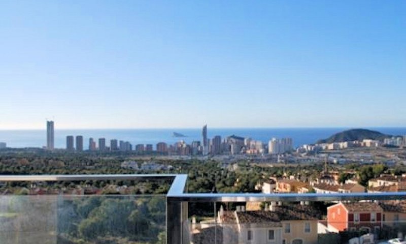 Exklusive Luxusvilla mit Meerblick und Privatpool bei Benidorm – Traumimmobilie an der Costa Blanca zu verkaufen